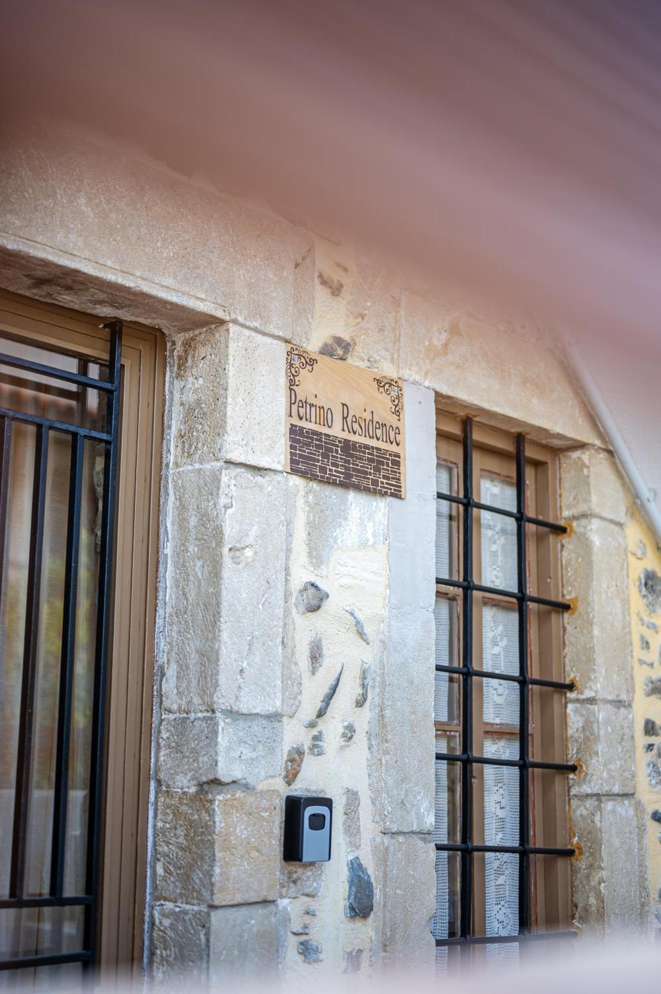 Petrino Residence Pombia Exterior foto