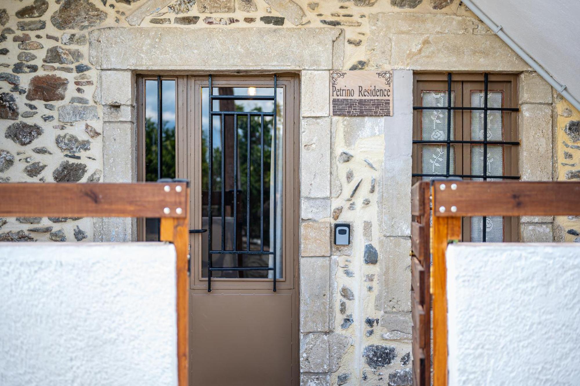 Petrino Residence Pombia Exterior foto